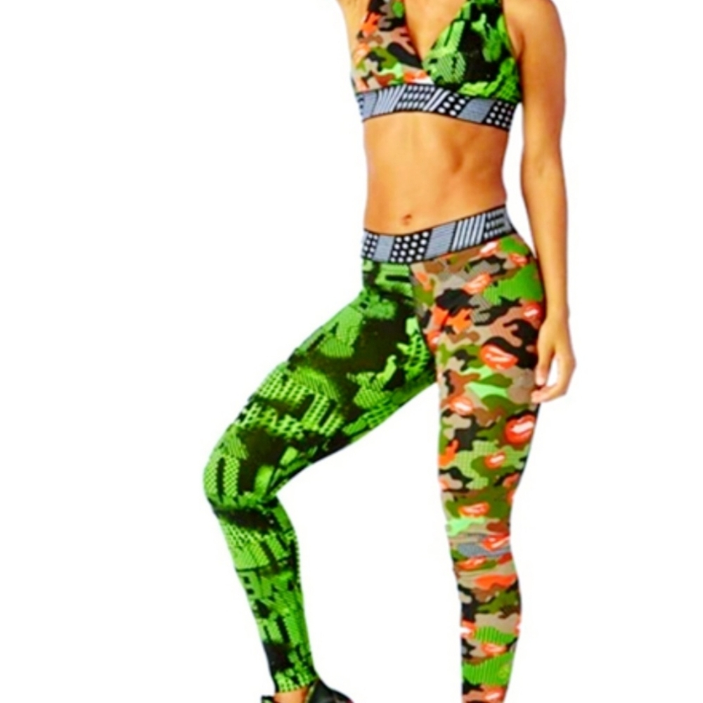 Zumba Fitness Half CamoLeggings Orange Lips Med